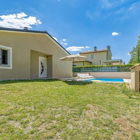 Holiday House Mir Kanfanar Esterno foto