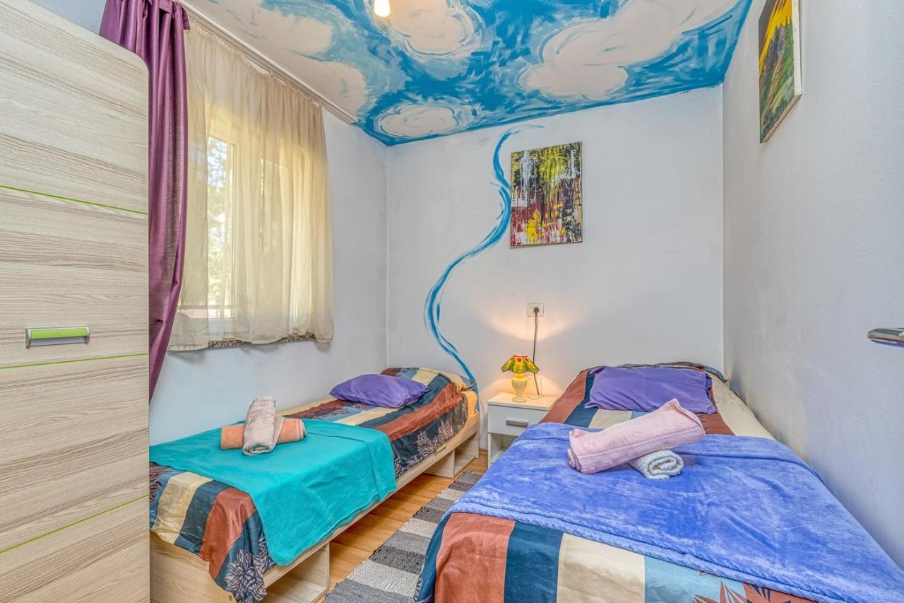 Holiday House Mir Kanfanar Esterno foto