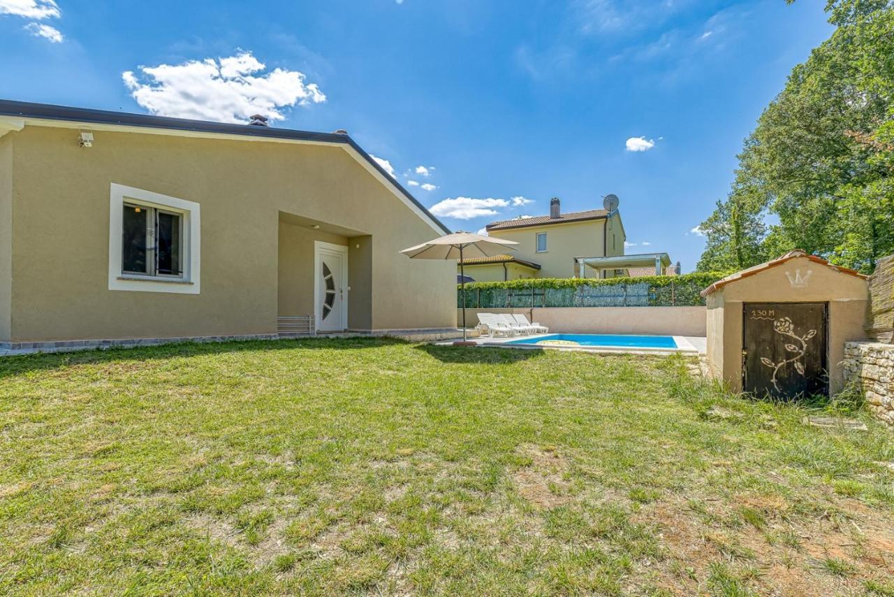 Holiday House Mir Kanfanar Esterno foto