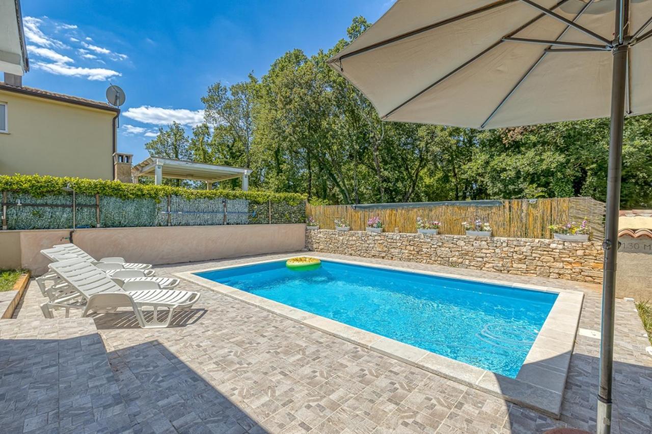 Holiday House Mir Kanfanar Esterno foto